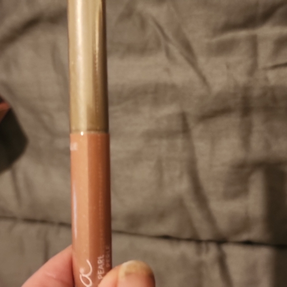 CHELLA Dual Liquid Eyeliner Pearl in Pearl Black & Pearl Blue FULL-SIZE - Picture 3 of 4